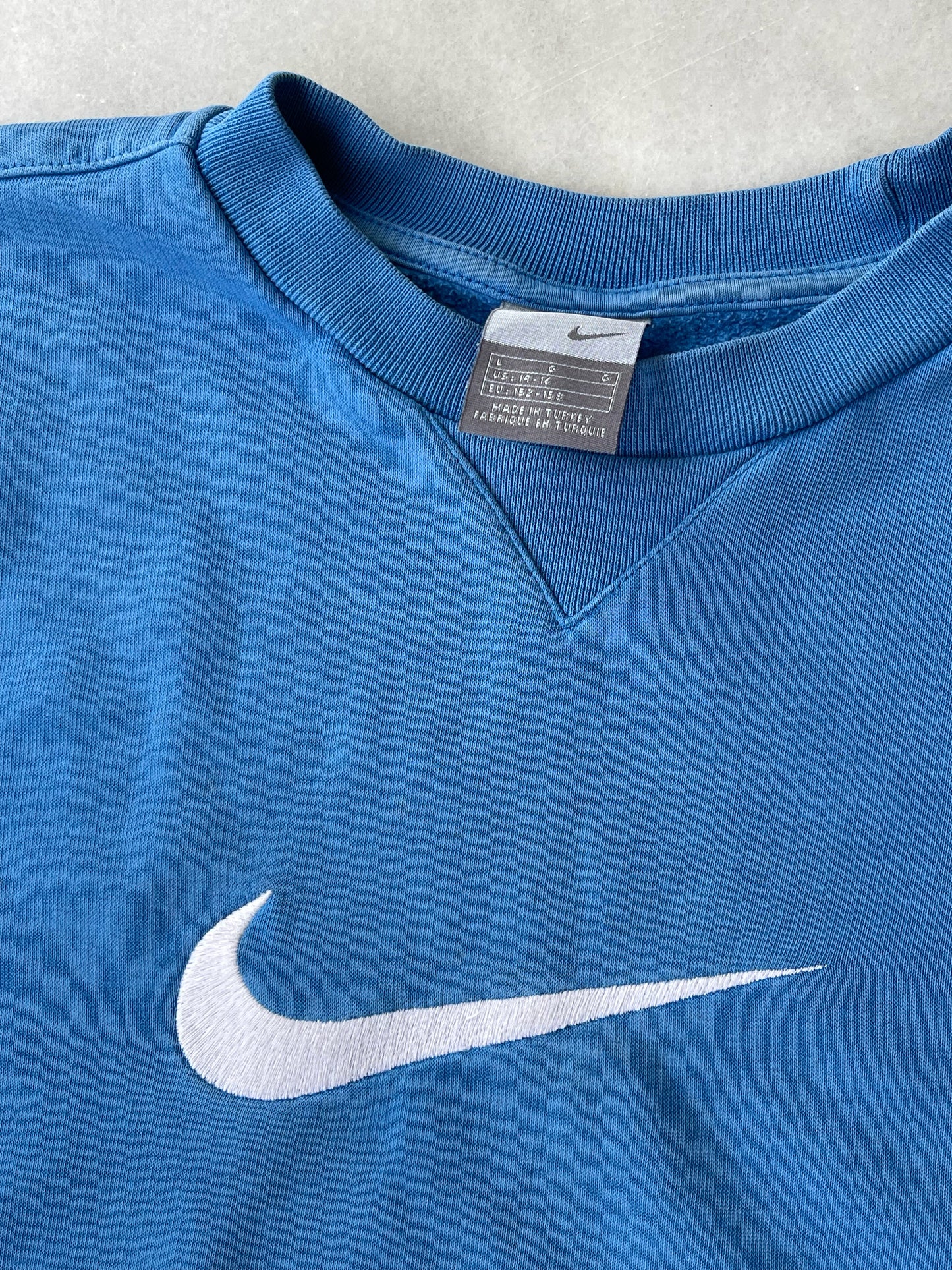 NIKE EARLY 2000s BLUE CENTER SWOOSH CREWNECK SWEATSHIRT