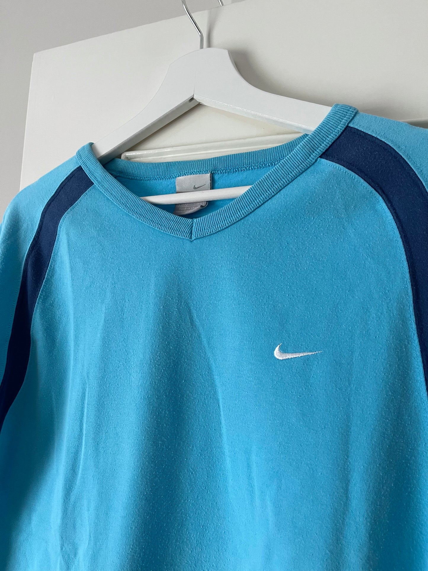 NIKE EARLY 2000s LIGHT BLUE T-SHIRT