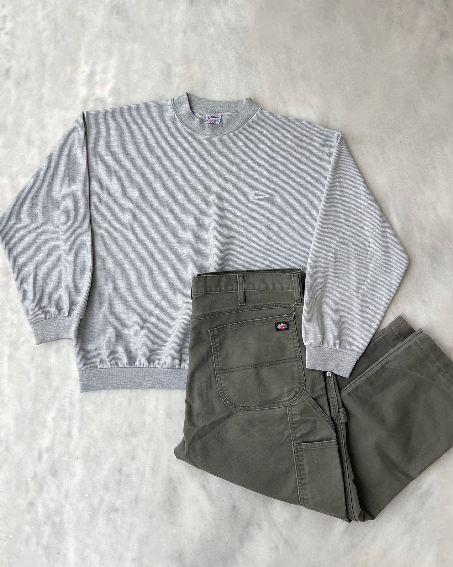 NIKE 1990s GREY RETRO CREWNECK SWEATER