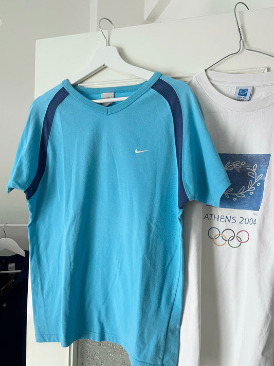 NIKE EARLY 2000s LIGHT BLUE T-SHIRT