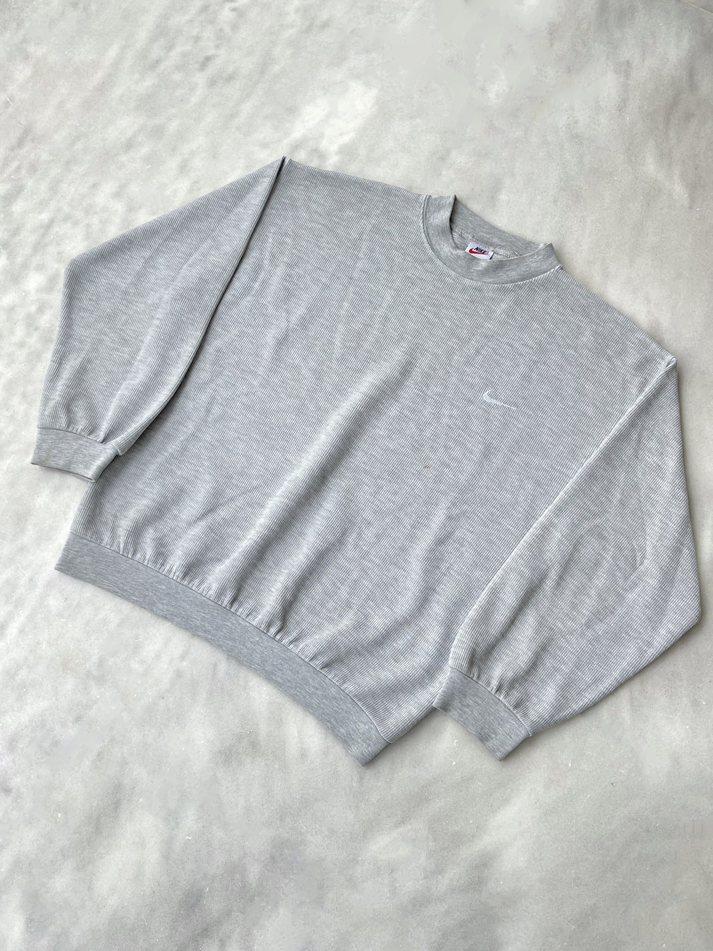 NIKE 1990s GREY RETRO CREWNECK SWEATER