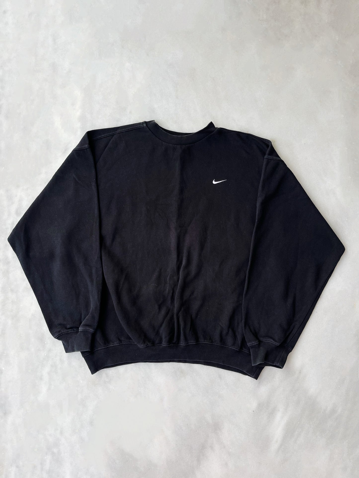 NIKE EARLY 2000s BLACK CREWNECK SWEATSHIRT