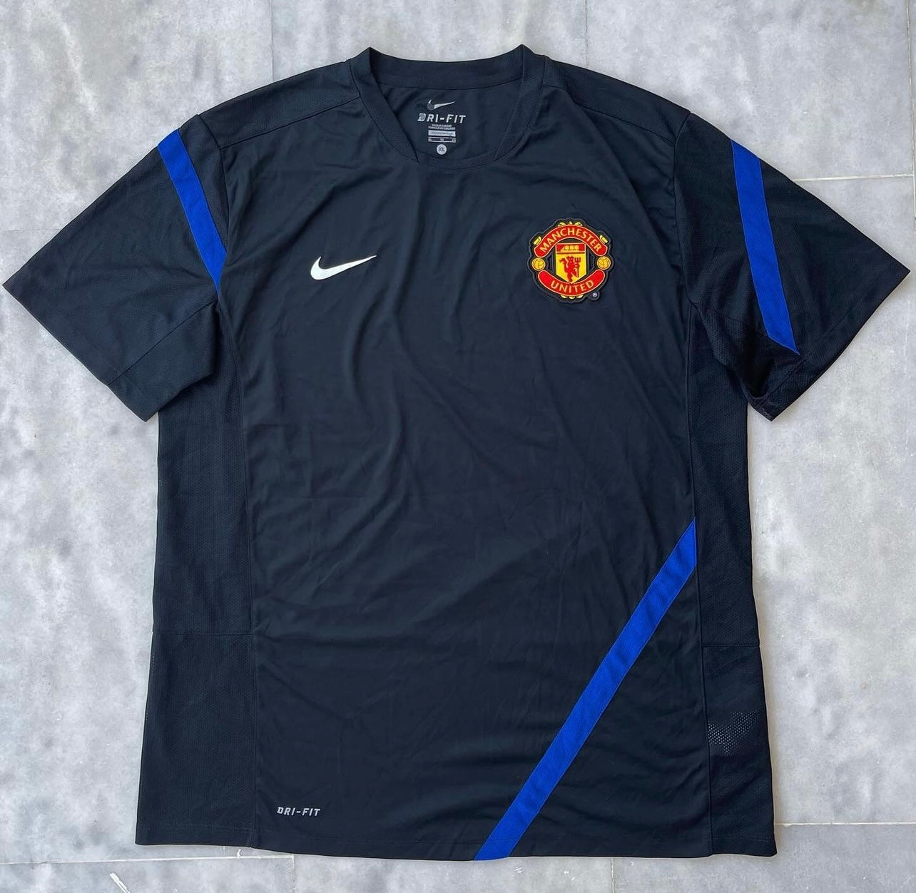 NIKE MANCHESTER UNITED 2011-2012 TRAINING SHIRT