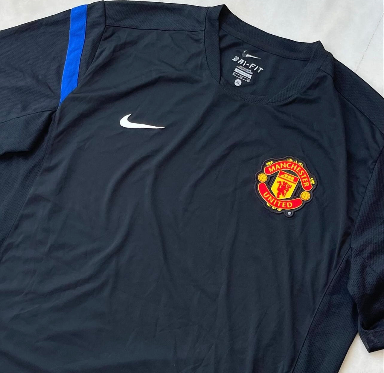 NIKE MANCHESTER UNITED 2011-2012 TRAINING SHIRT