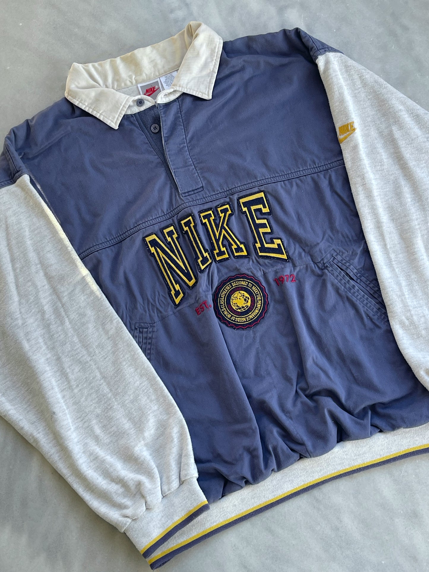 NIKE VINTAGE 90s COLLARED SWEATSHIRT