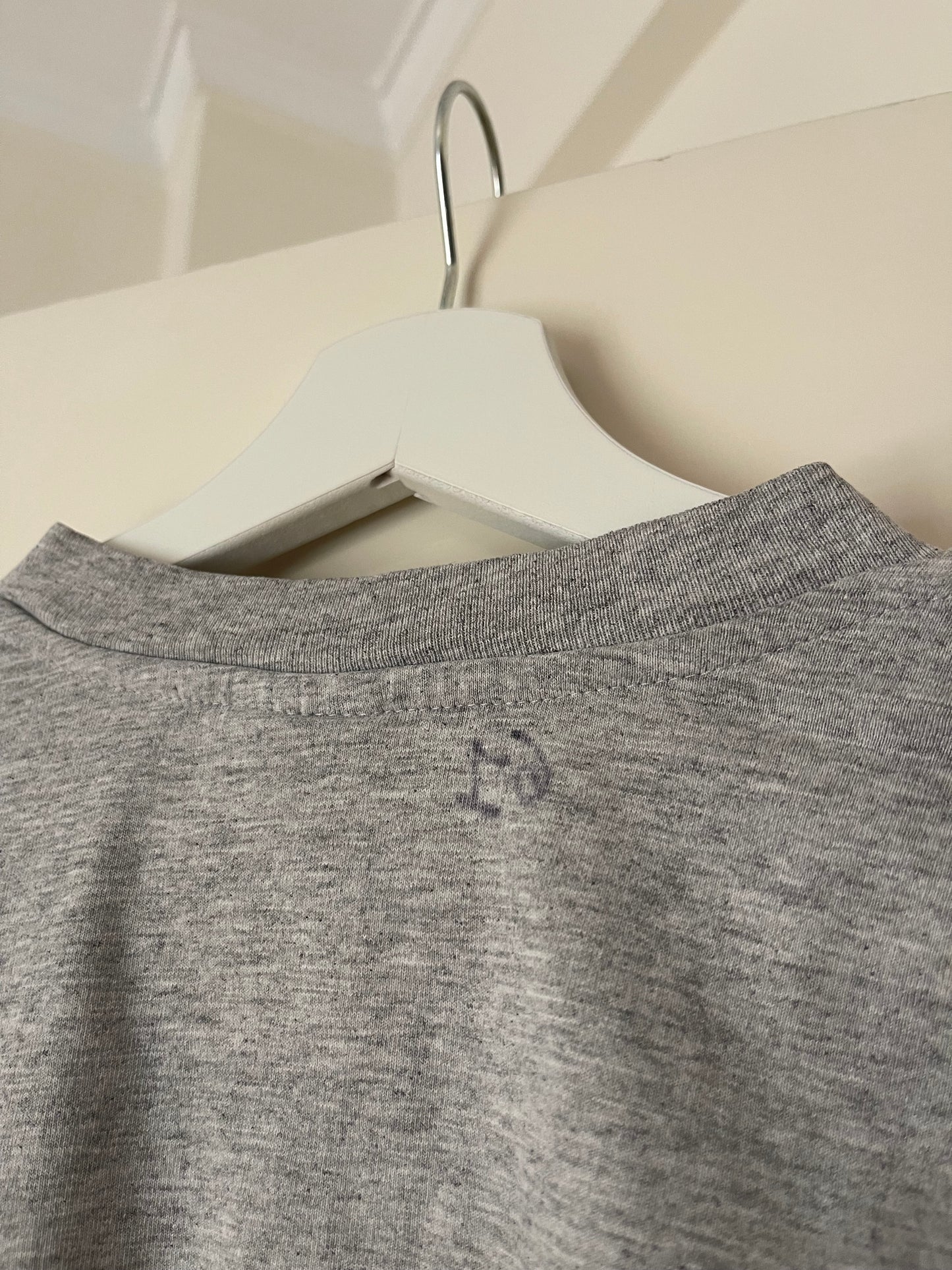 NIKE V-NECK 1990s GREY T-SHIRT