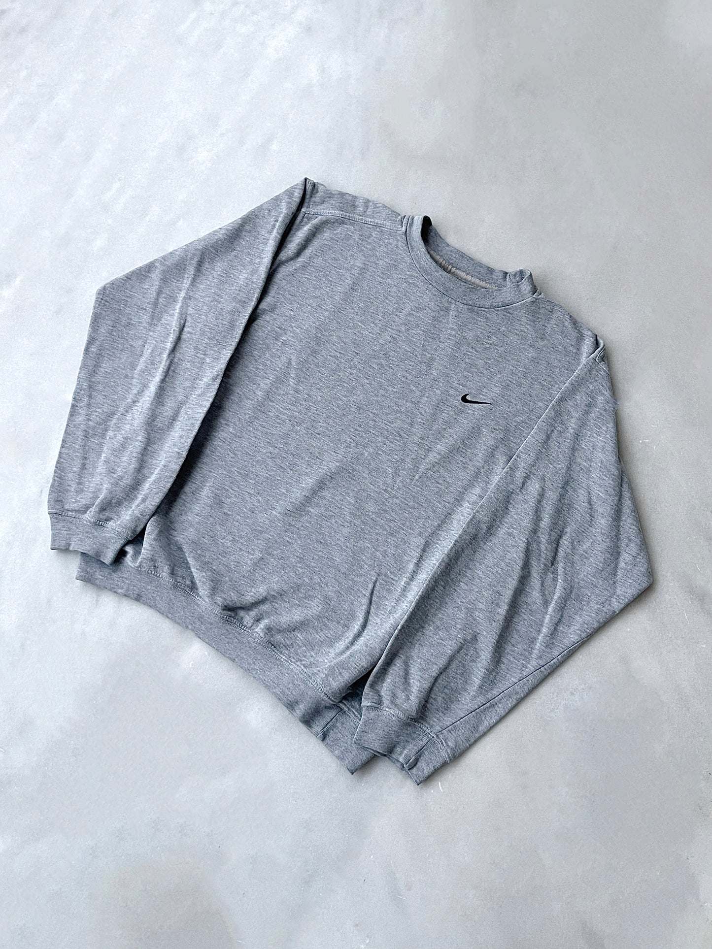 NIKE 2000s GREY CREWNECK SWEATSHIRT