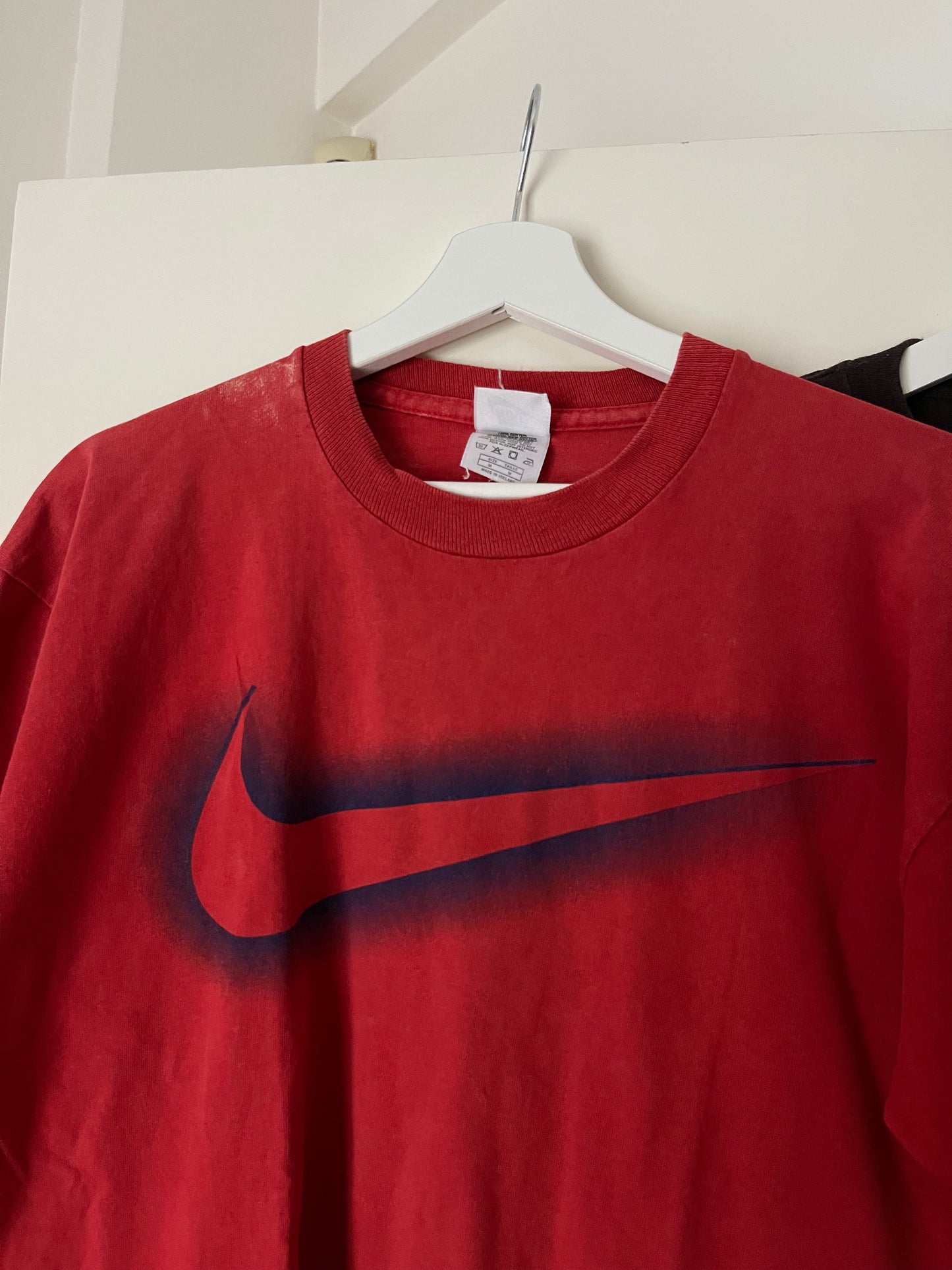 NIKE 1990s SINGLE STITCH SWOOSH RED T-SHIRT