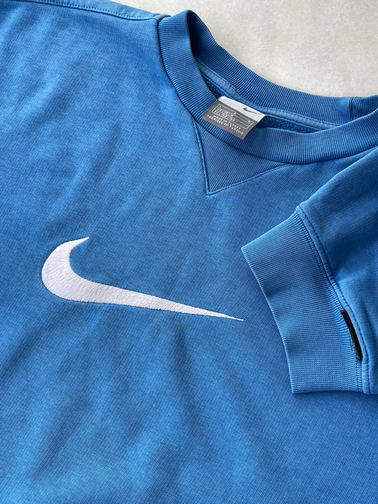 NIKE EARLY 2000s BLUE CENTER SWOOSH CREWNECK SWEATSHIRT