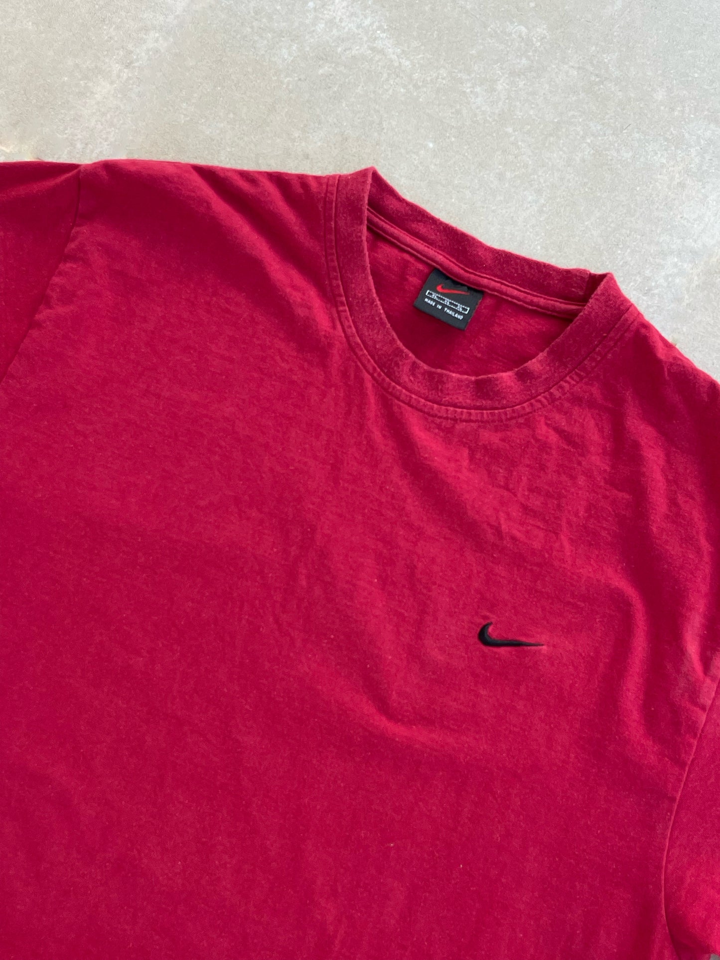 NIKE 90s “Court” RED T-SHIRT