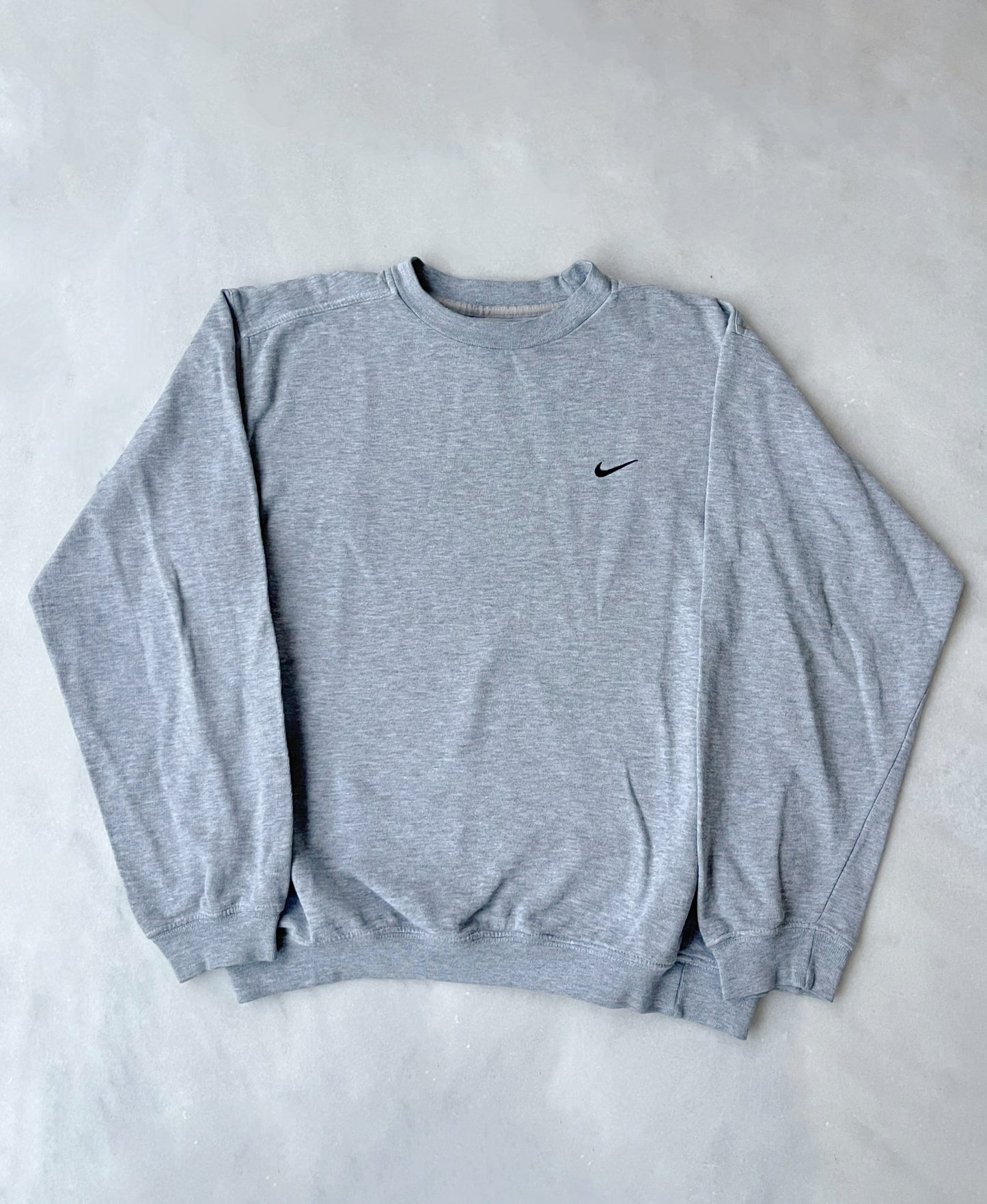 NIKE 2000s GREY CREWNECK SWEATSHIRT