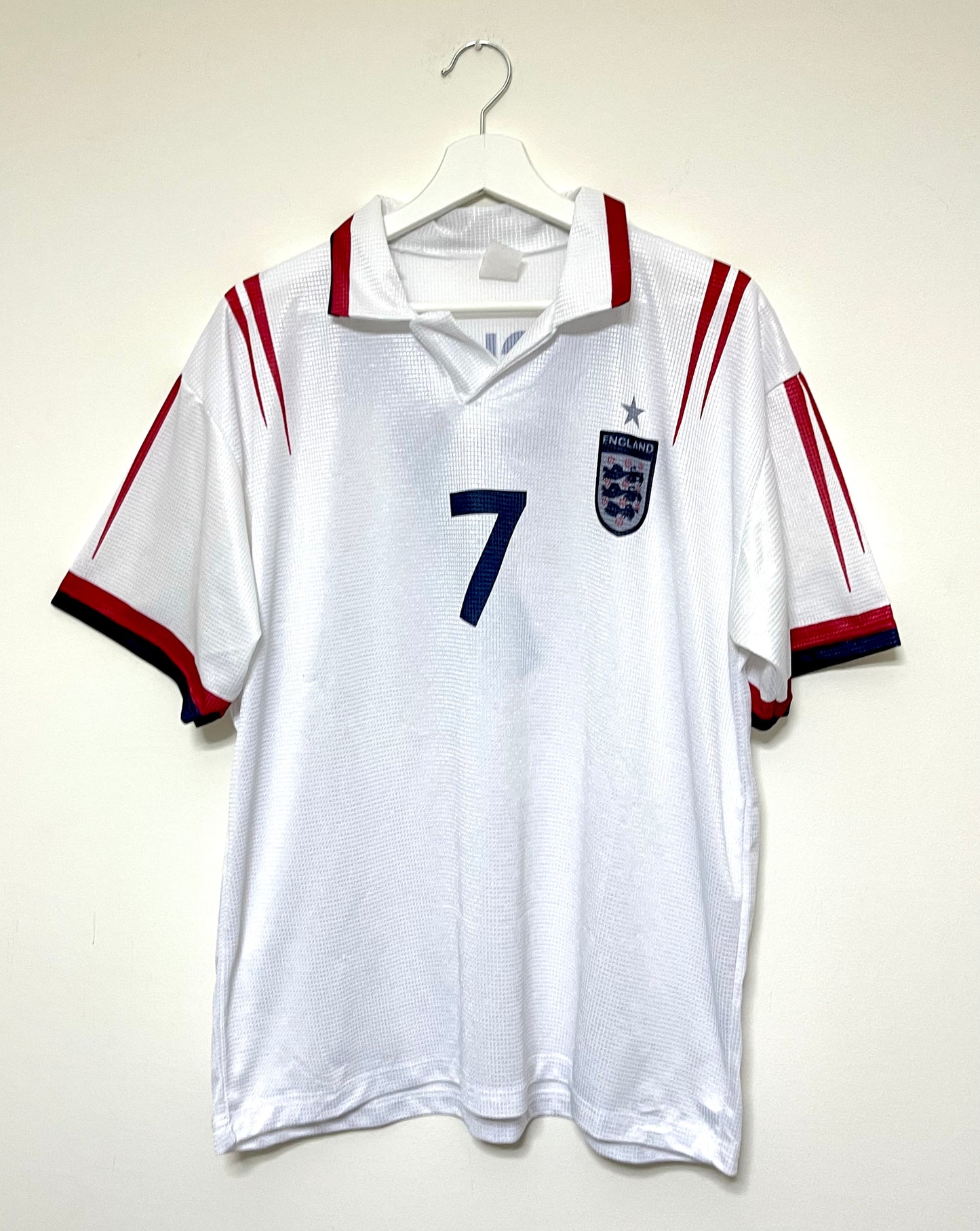 ENGLAND 2002 BECKHAM JERSEY